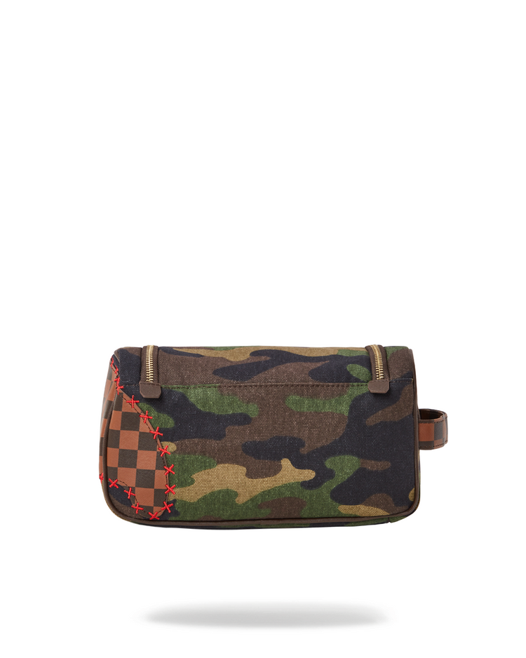 CAMO SHARK SHAPE CHECK TOILETRY